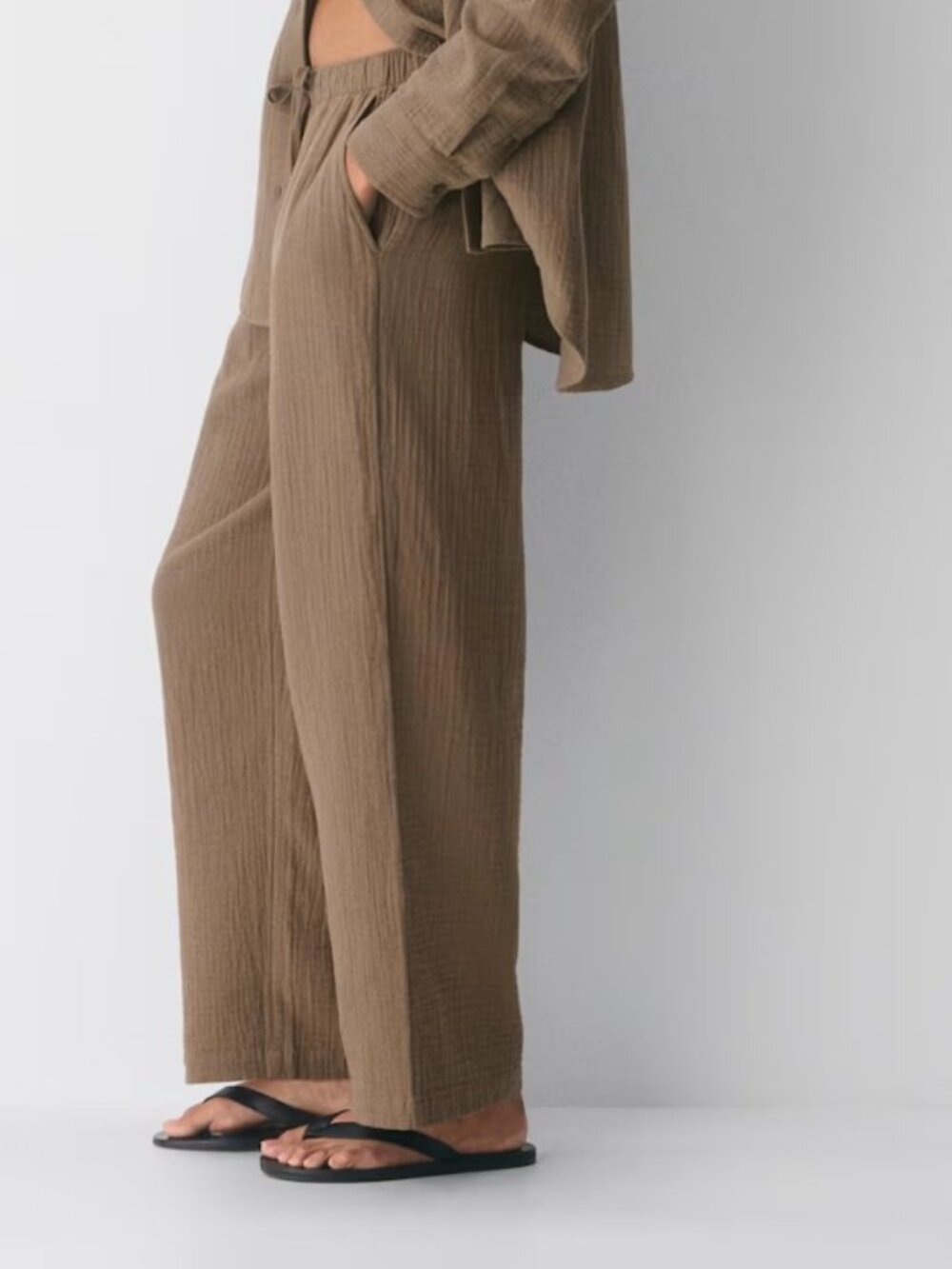 Aritzia AirPlush Cotton SET - Size M - Folio Taupe - Picture 3 of 6